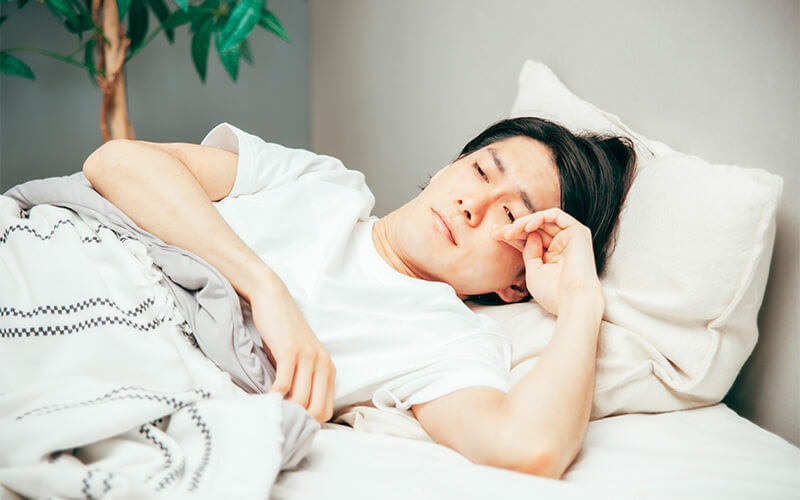 睡眠薬で起きられない理由と持ち越し効果への対策を解説